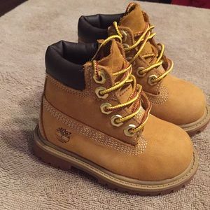 Kids timberland boots size 4